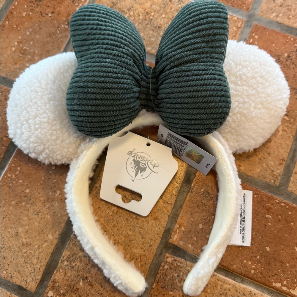 NWT Shanghai Disney Plush Sherpa Minnie Mouse Ears Green Corduroy Puffy Bow NEW